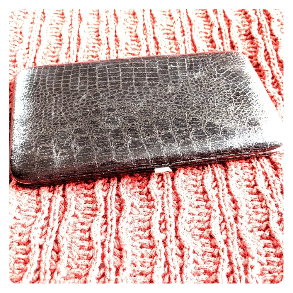 Black clutch